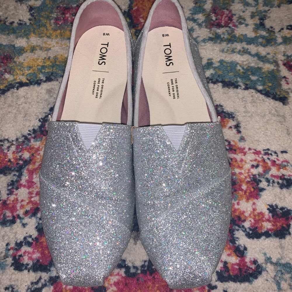 EUC Sz 8 Silver Glitter Toms